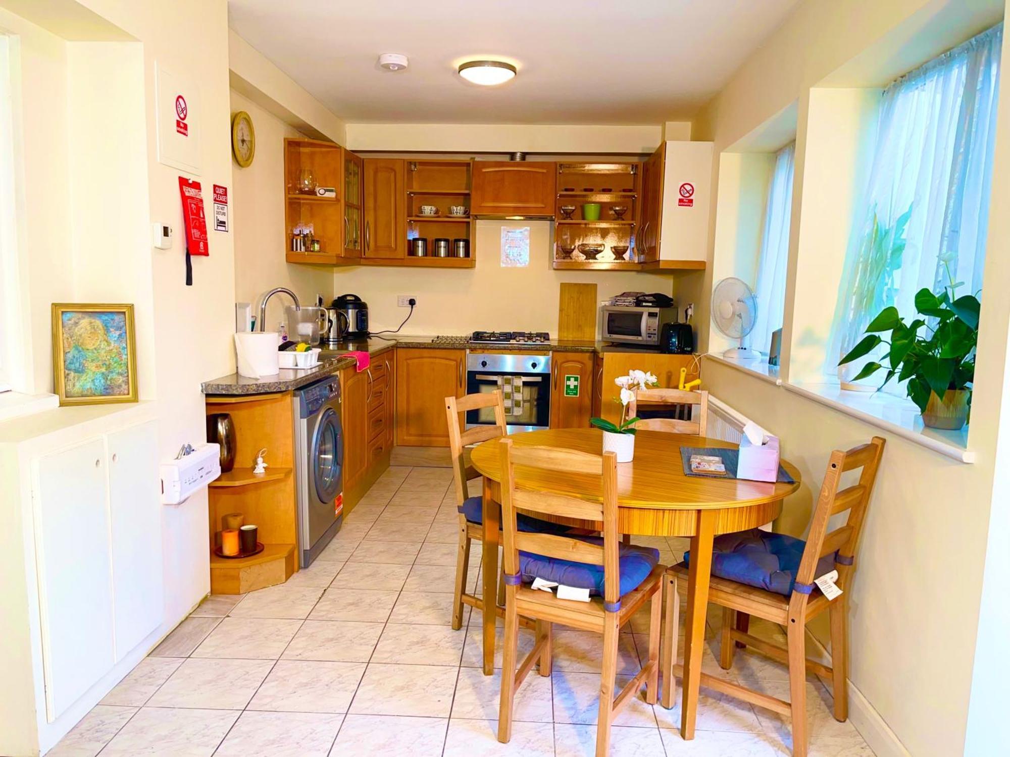 Apartment Sleep-2 Studio-free Parking Pet Friendly London