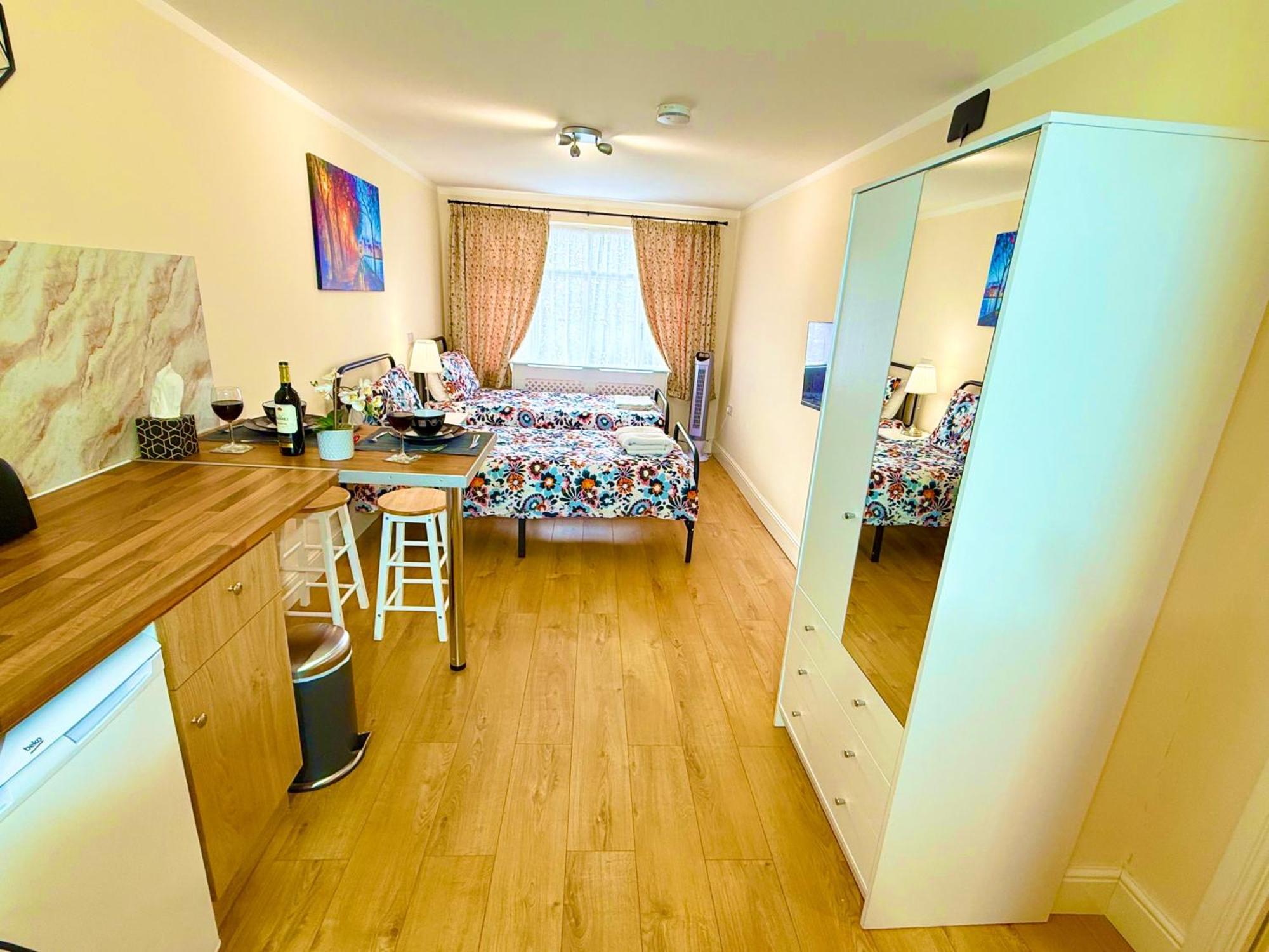 Sleep-2 Studio-free Parking Pet Friendly Apartment
