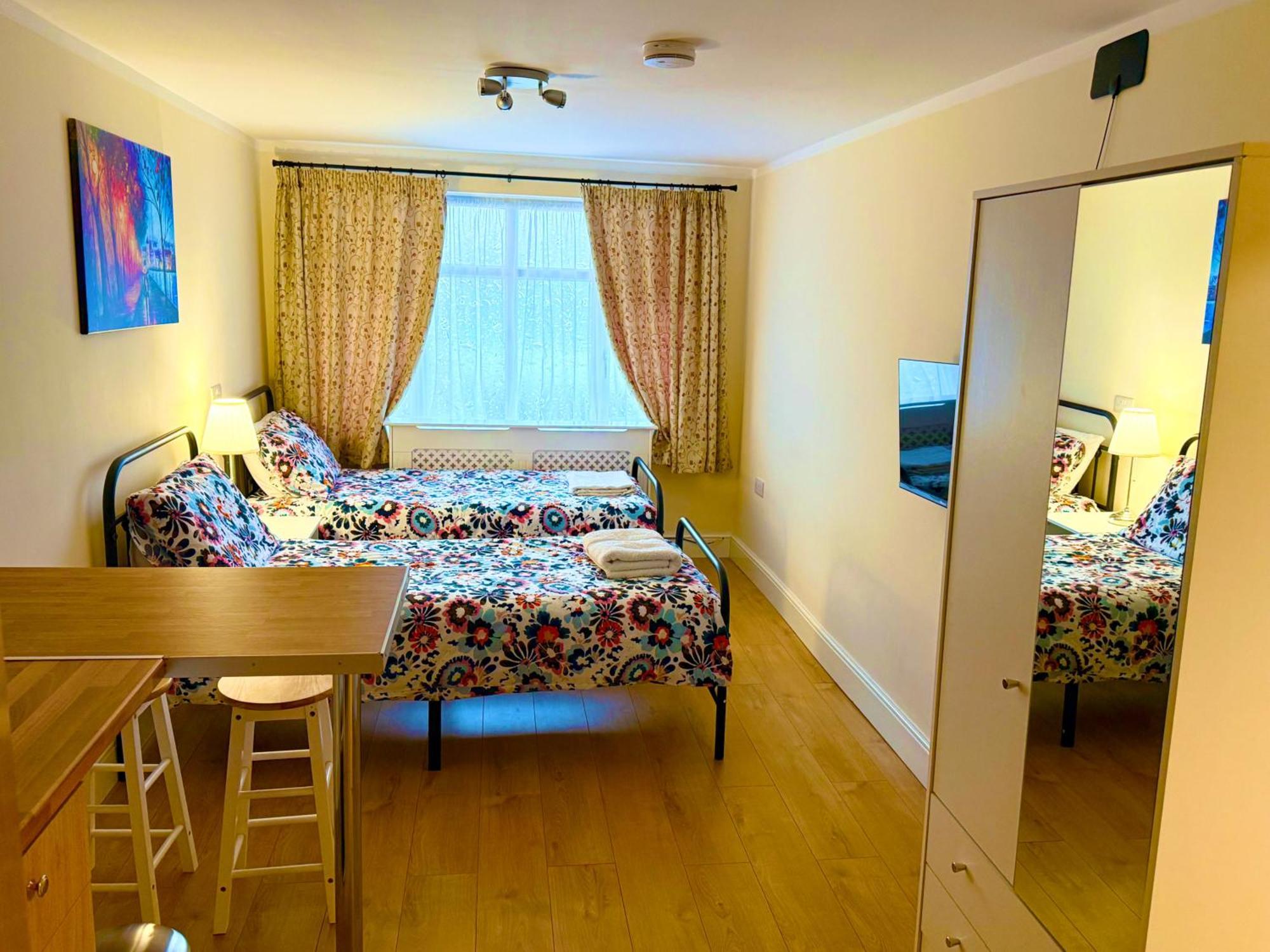 Apartment Sleep-2 Studio-free Parking Pet Friendly *
