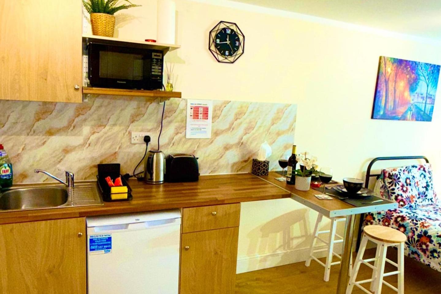 Apartment Sleep-2 Studio-free Parking Pet Friendly London